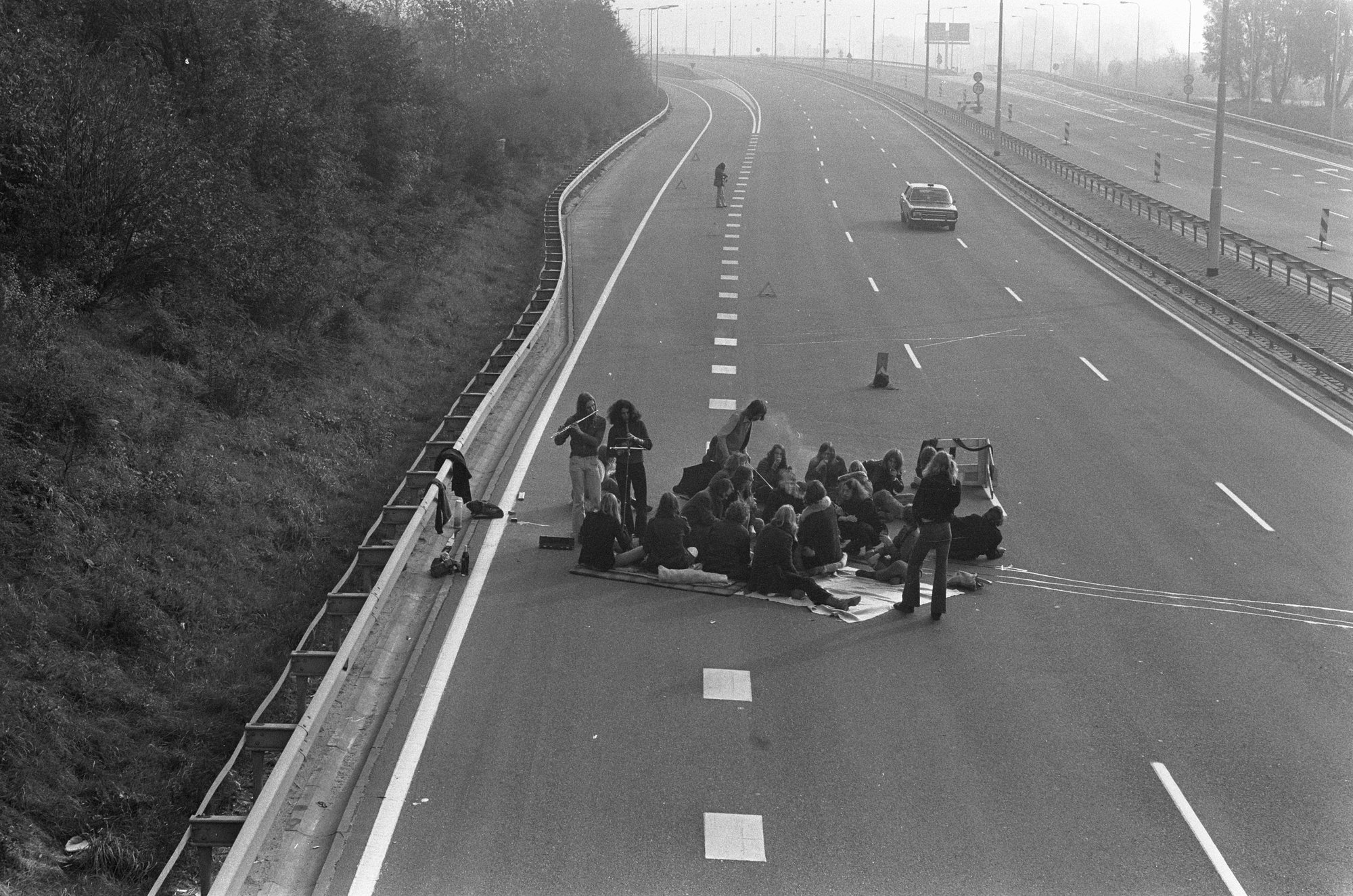 Záběry z nizozemských silnic a dálnic během ropné krize v roce 1973