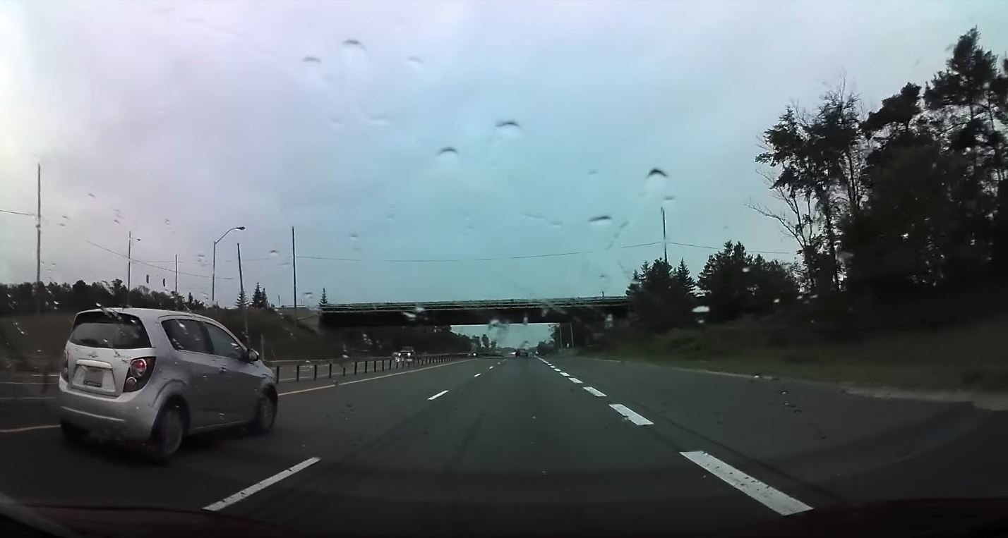Rychlé reakce Autopilotu v Tesle Model 3 předešly dopravní nehodě