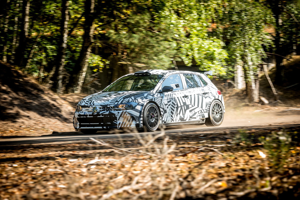 Volkswagen Motorsport představil Polo GTI R5 prvním zákazníkům