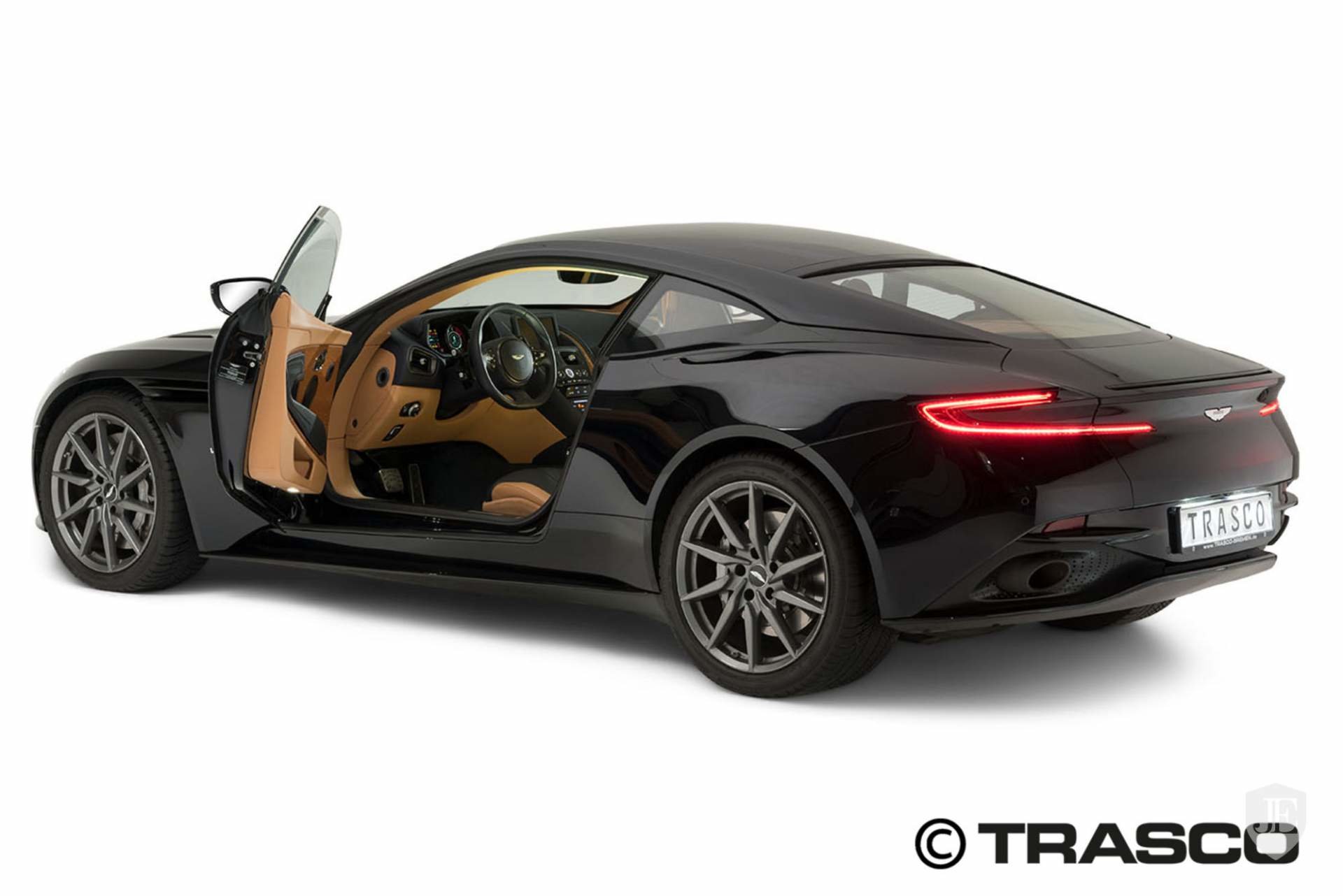 Pancéřovaný Aston Martin DB11 od společnosti Trasco vypadá naprosto normálně a jeho váha se zvedla jen o 150 kilogramů