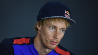 Brendon Hartley na čtvrteční tiskovce v Singapuru