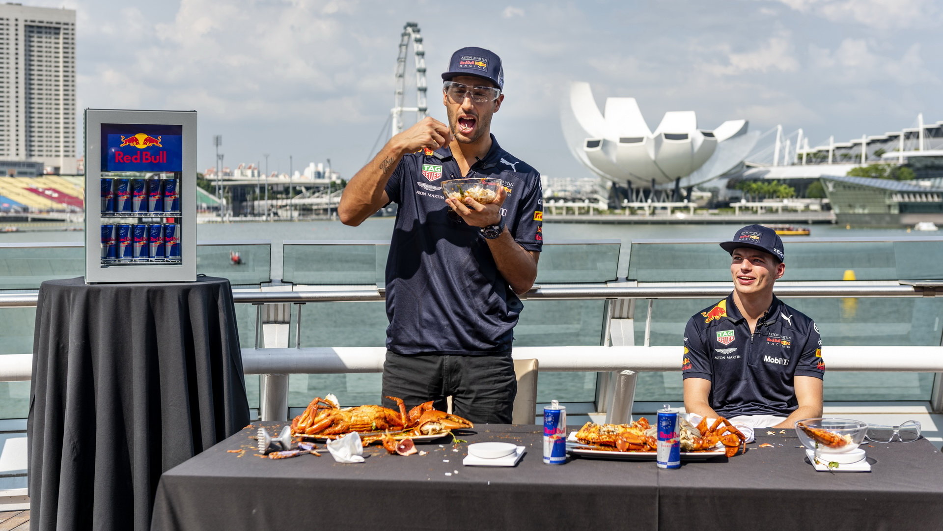 S týmovým kolegou Danielem Ricciardem (vlevo), který u Red Bullu po sezóně končí