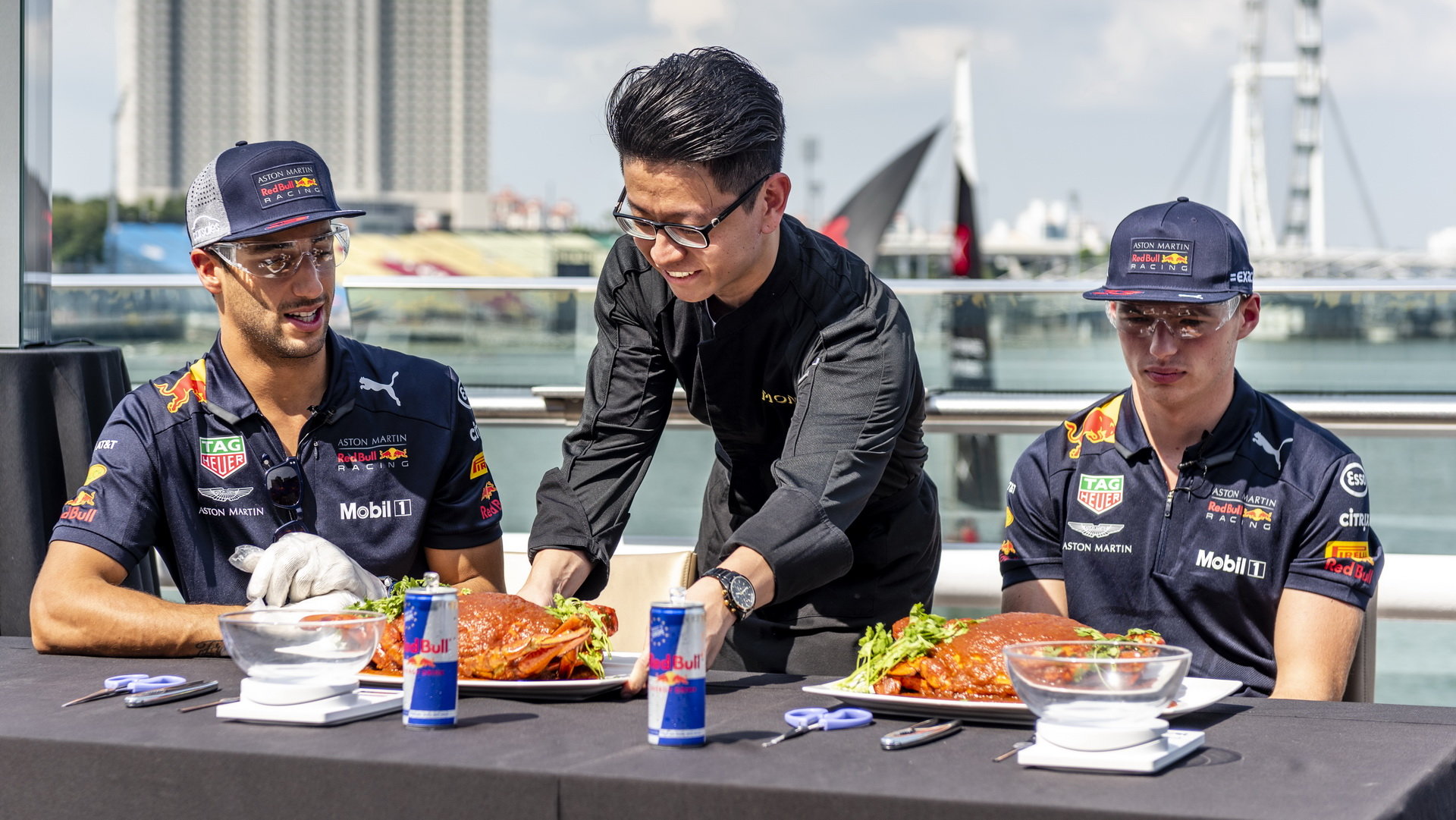 Daniel Ricciardo a Max Verstappen opět vyzkoušeli speciality v Singapuru