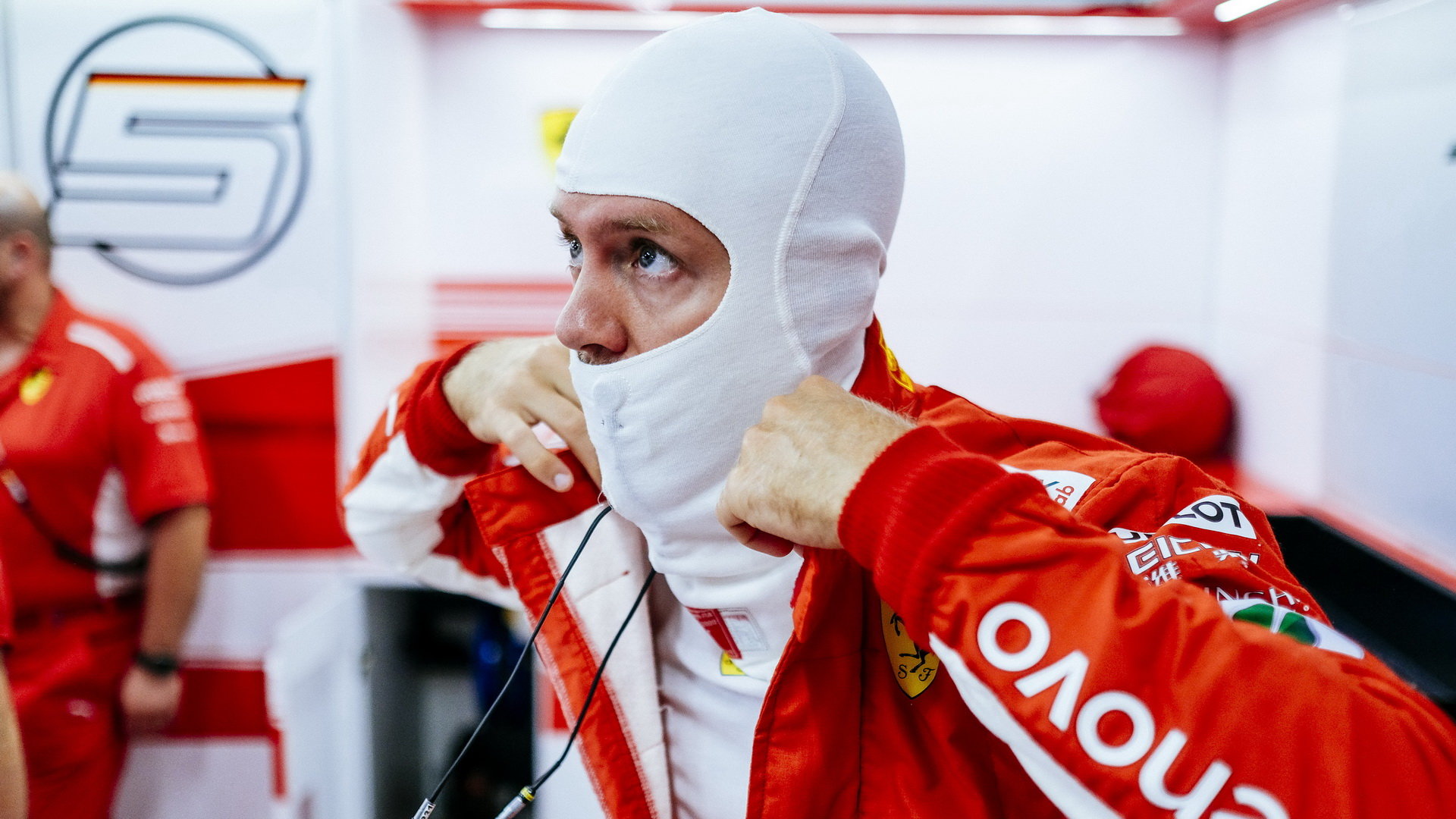 Ferrari dnes kvalifikaci po strategické stránce nezvládlo, Sebastiana čeká start až z páté řady