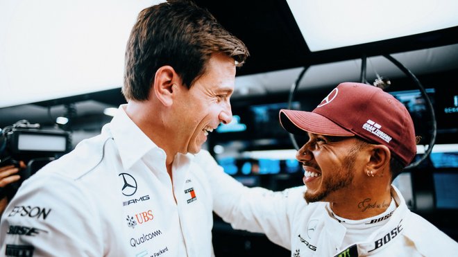 Lewis Hamilton se svým šéfem Totem Wolffem