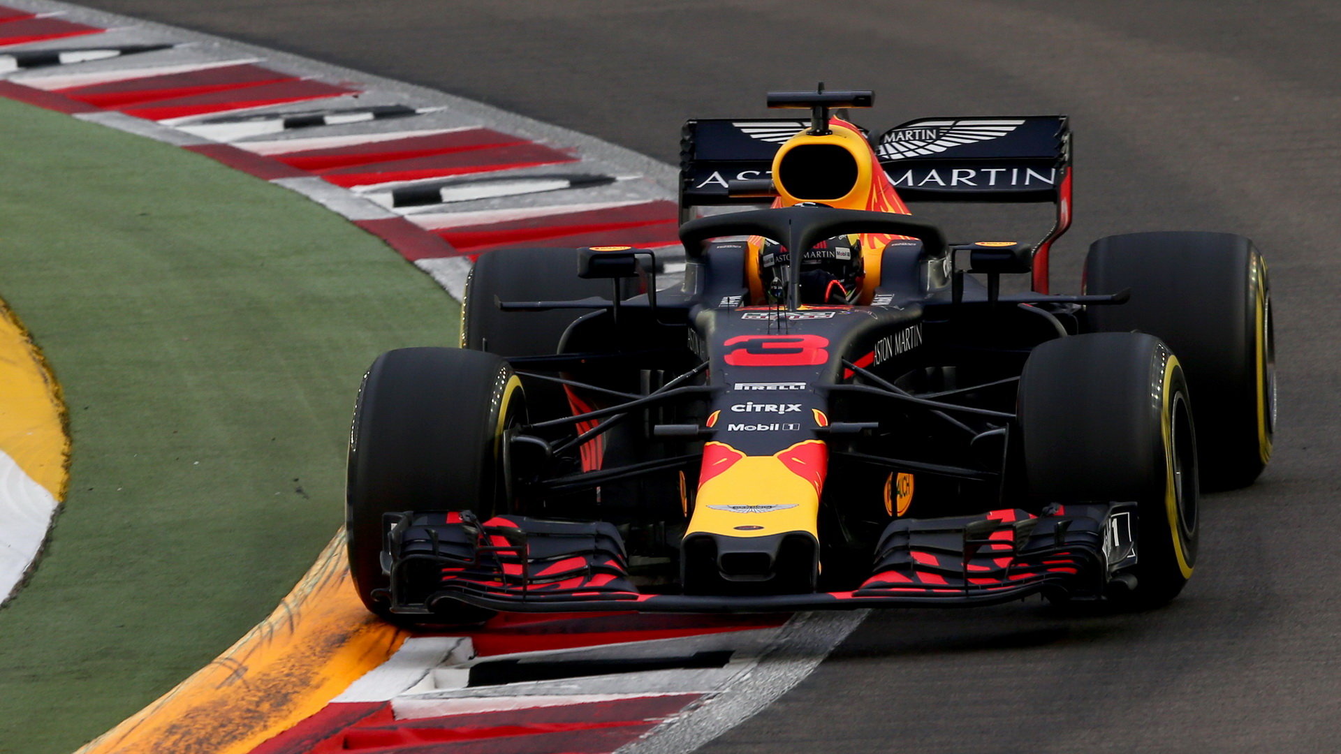 Daniel Ricciardo v Singapuru pokračoval se specifikací C motoru Renault