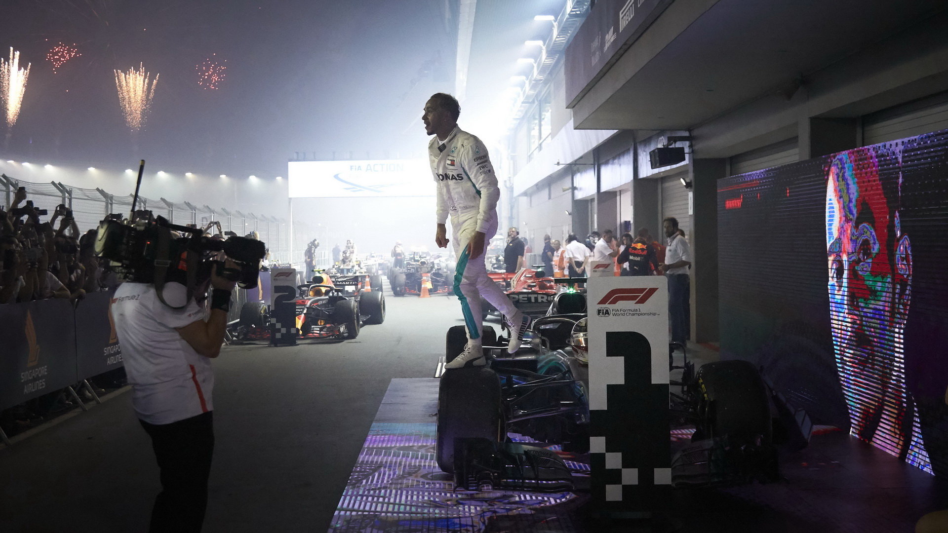 Lewis Hamilton po vítězství v Singapuru