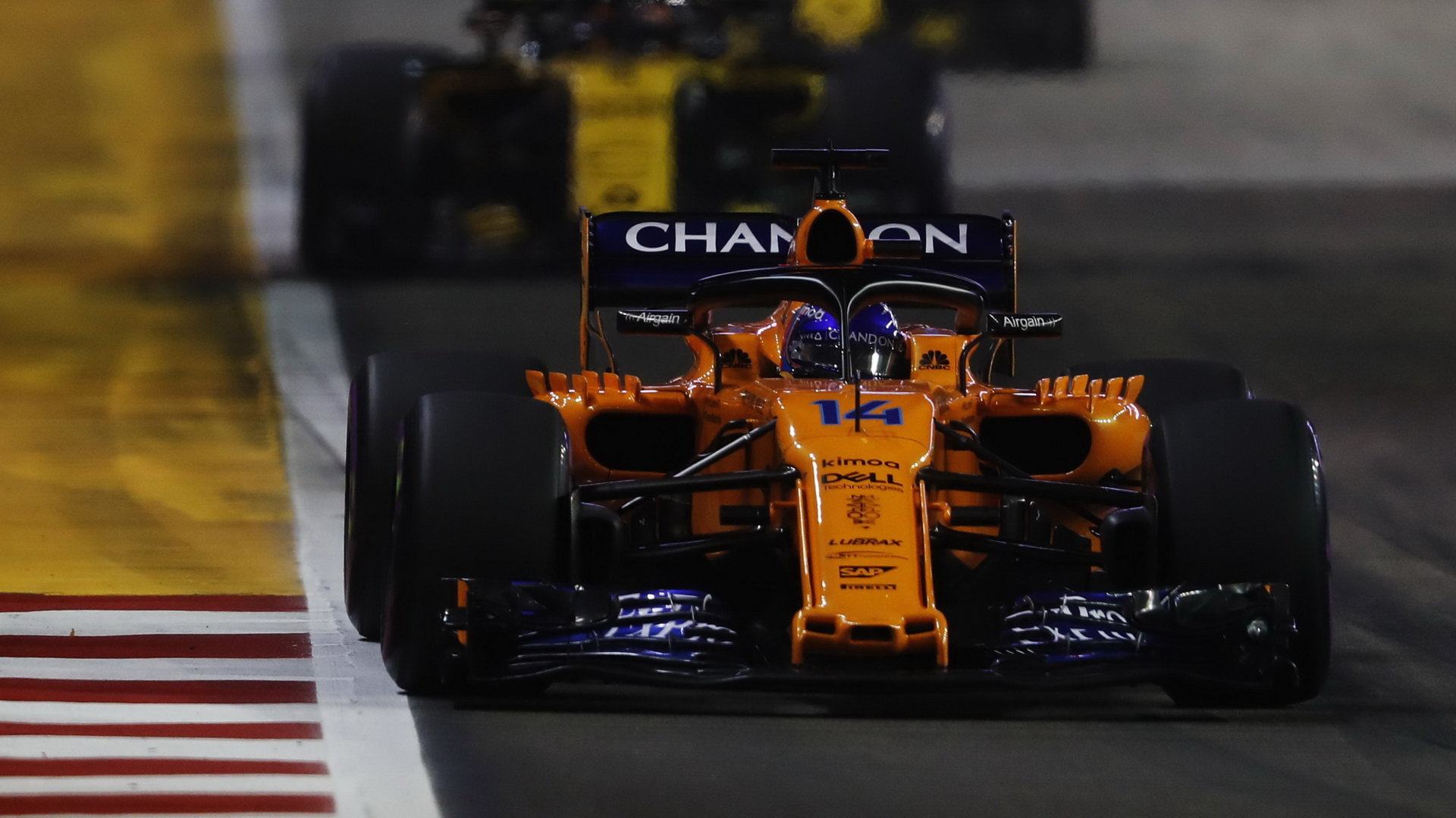 Fernando Alonso v závodě v Singapuru