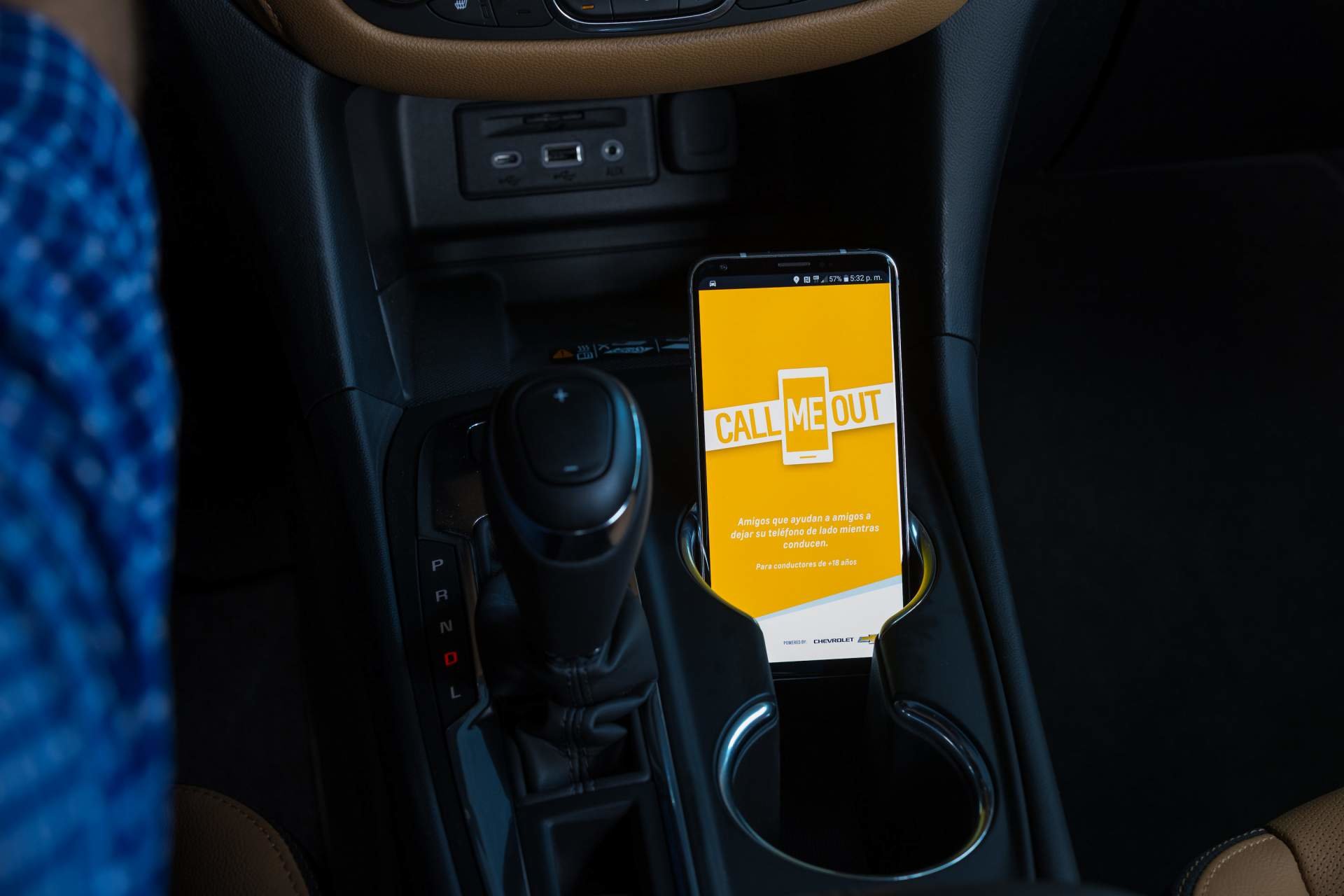 Chevrolet se pokouší odnaučit řidiče používat telefon za jízdy pomocí aplikace Call Me Out