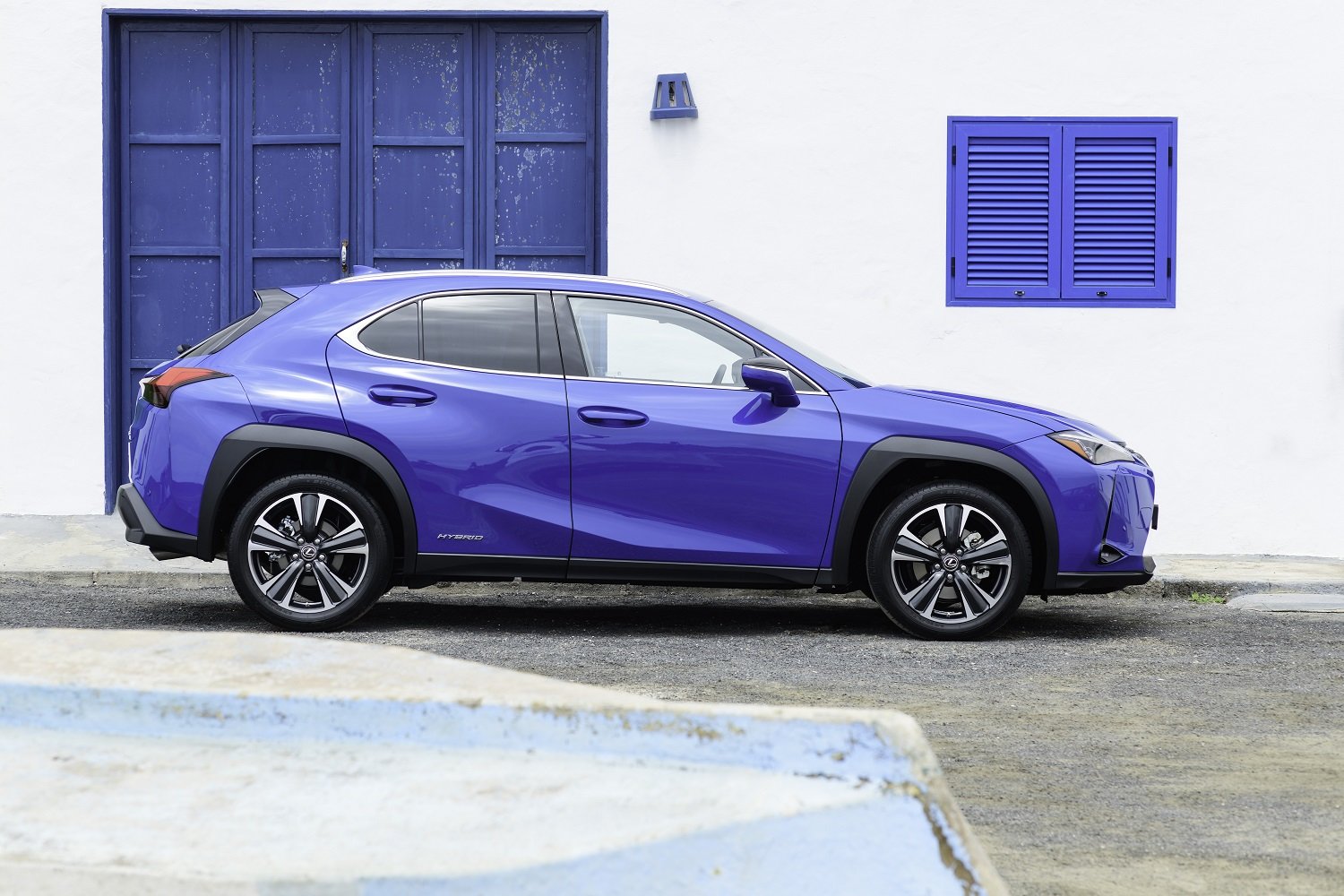 Fotografka trpící agorafobií nafotila nový Lexus UX na ostrově vzdáleném 3000 kilometrů ze svého domova