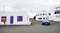 Fotografka trpící agorafobií nafotila nový Lexus UX na ostrově vzdáleném 3000 kilometrů ze svého domova