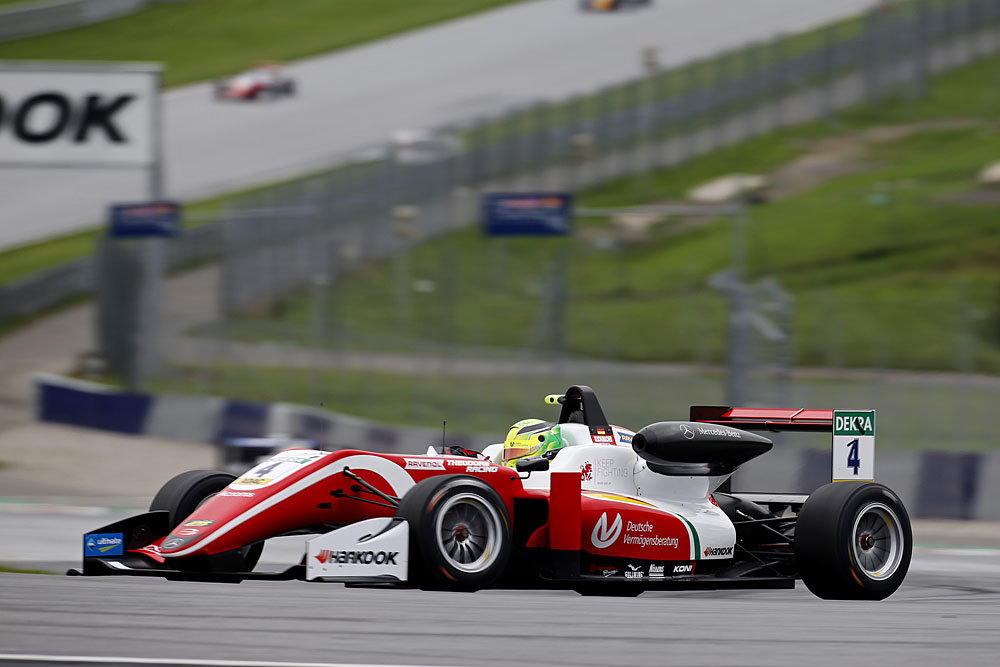 Mick Schumacher se prosadil v F3, letos bude kromě testování vozu F1 pokračovat v seriálu F2