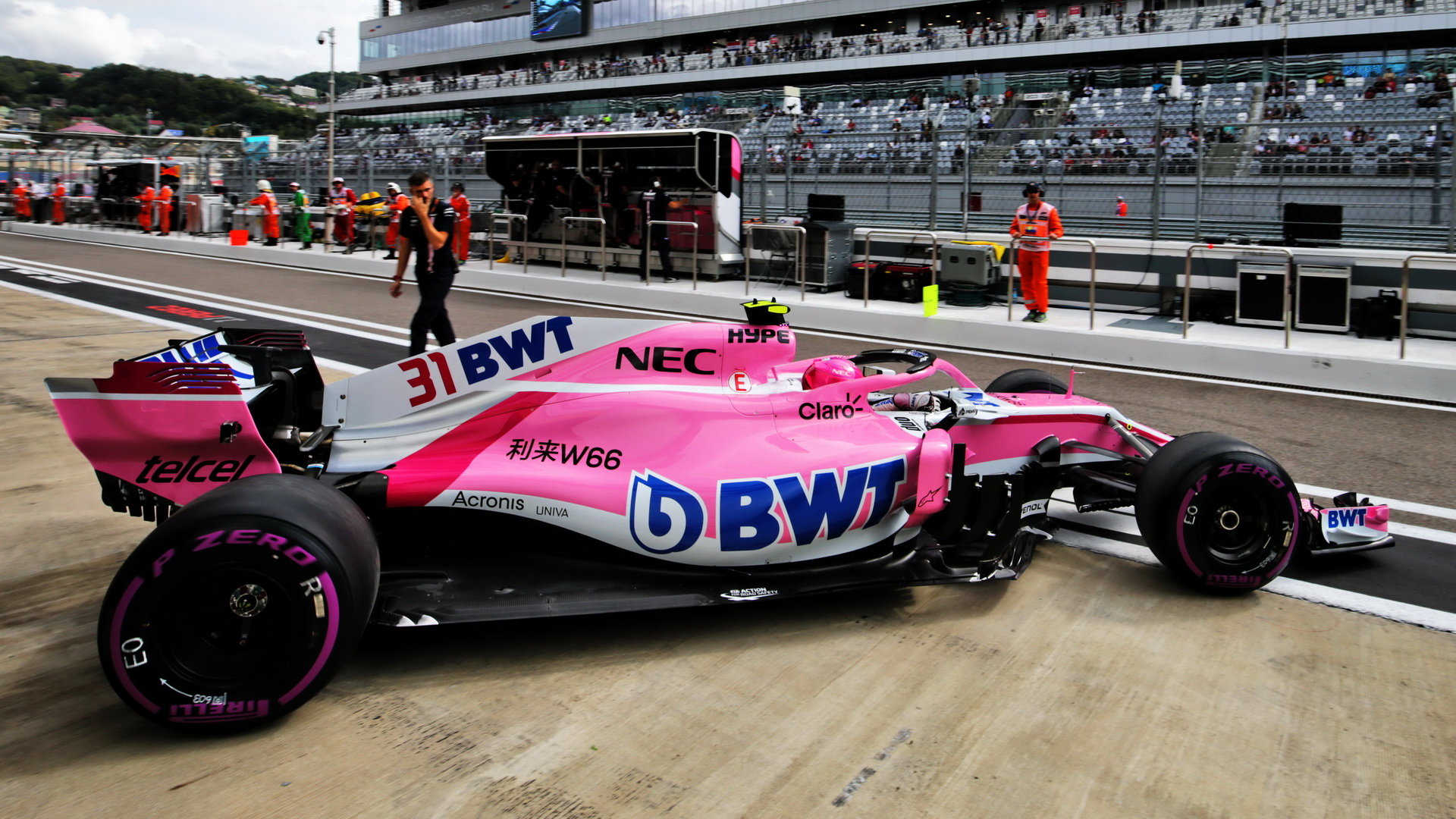 Esteban Ocon při tréninku v Soči