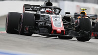 Kevin Magnussen při tréninku v Soči