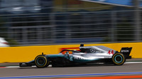 Lewis Hamilton při tréninku v Soči
