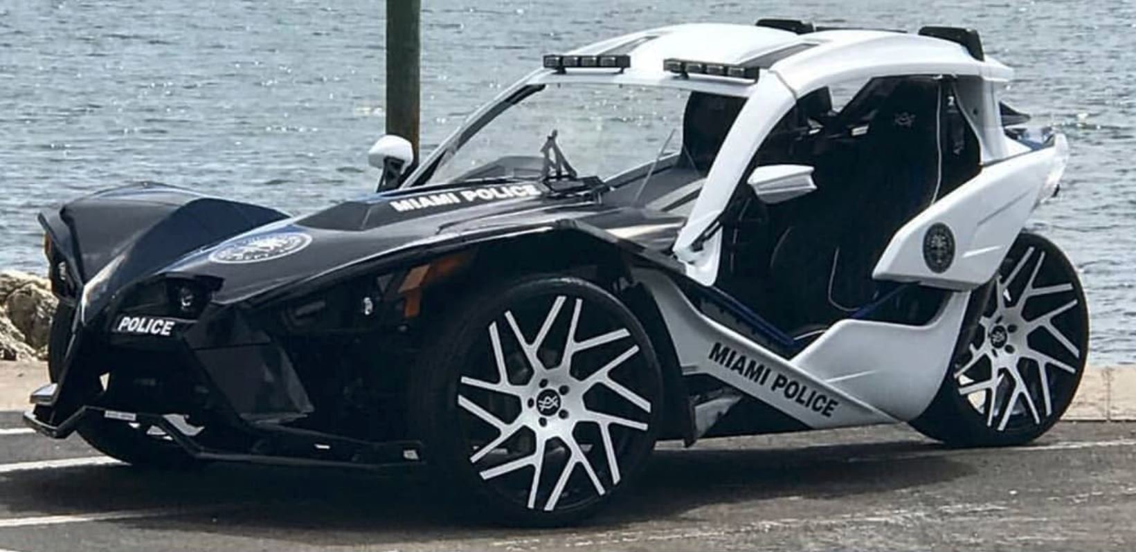 Policejní oddělení Miami South Beach dostalo velice neobvyklý služební stroj: Polaris Slingshot
