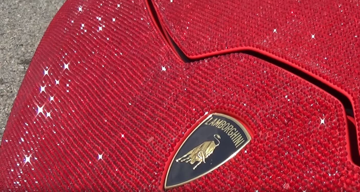 Blyštivé Lamborghini Huracán pokrývá okolo 1.3 milionu krystalů Swarovski
