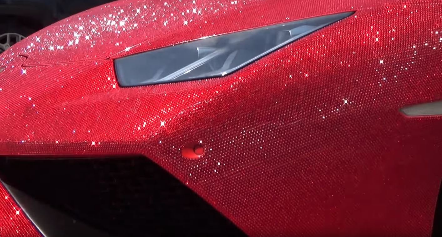 Blyštivé Lamborghini Huracán pokrývá okolo 1.3 milionu krystalů Swarovski