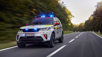 Oddělení Special Vehicle Operations automobilky Land Rover připravilo záchranářský speciál pro Rakouský červený kříž