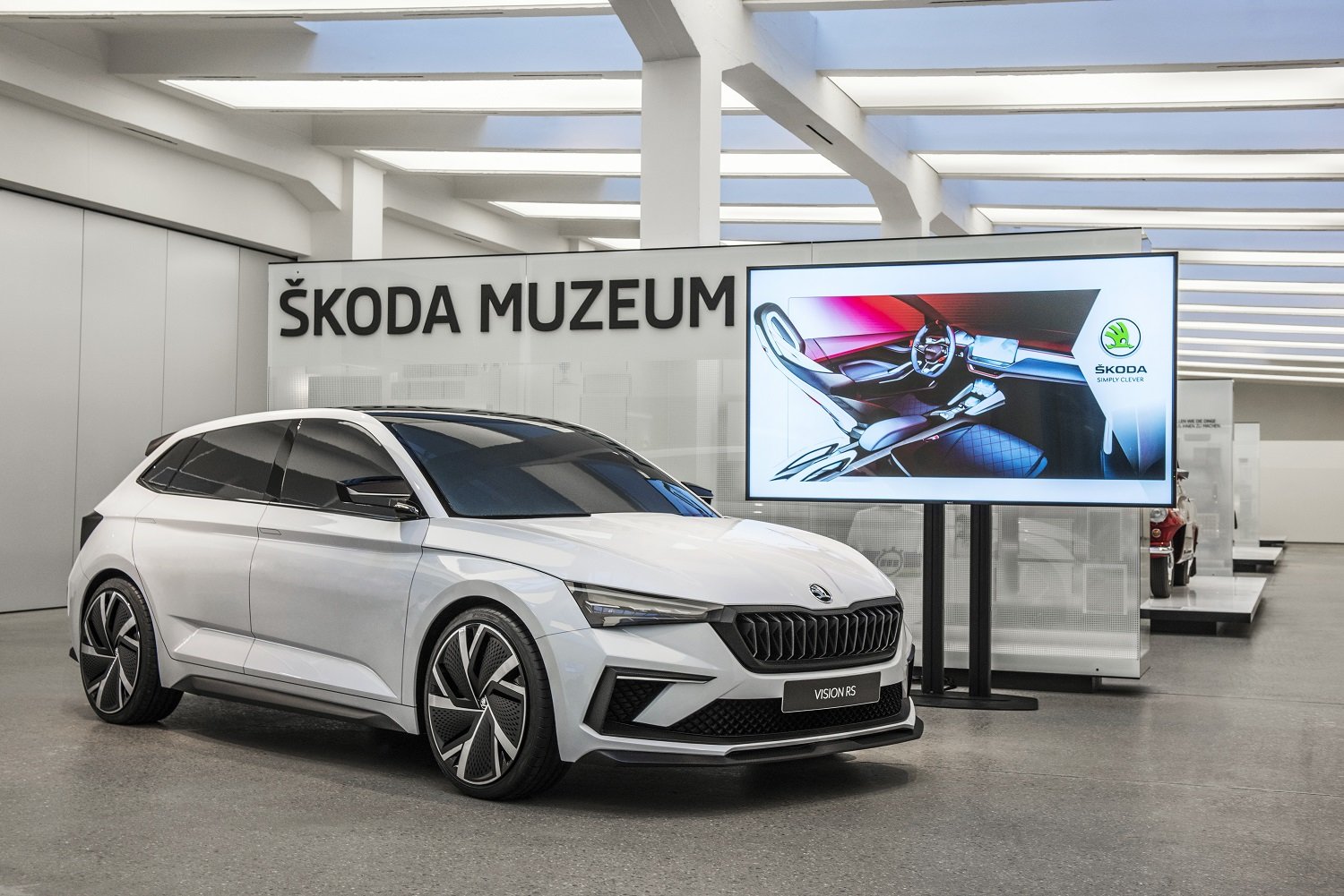 Od úterý 2. října do neděle 14. října je v prostorách mladoboleslavského Škoda Muzea exkluzivně vystaven hliněný model konceptu Vision RS v reálné velikosti