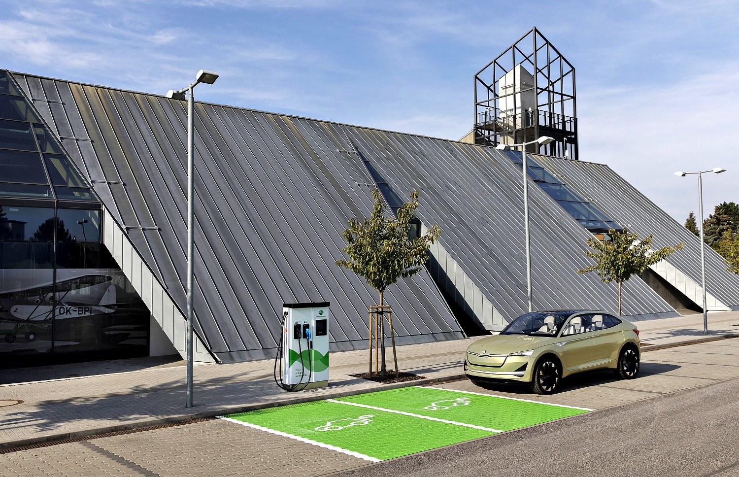 Škod-Energo a Škoda Auto uvádí v Mladé Boleslavi do provozu rychlonabíjecí stanici pro elektromobily