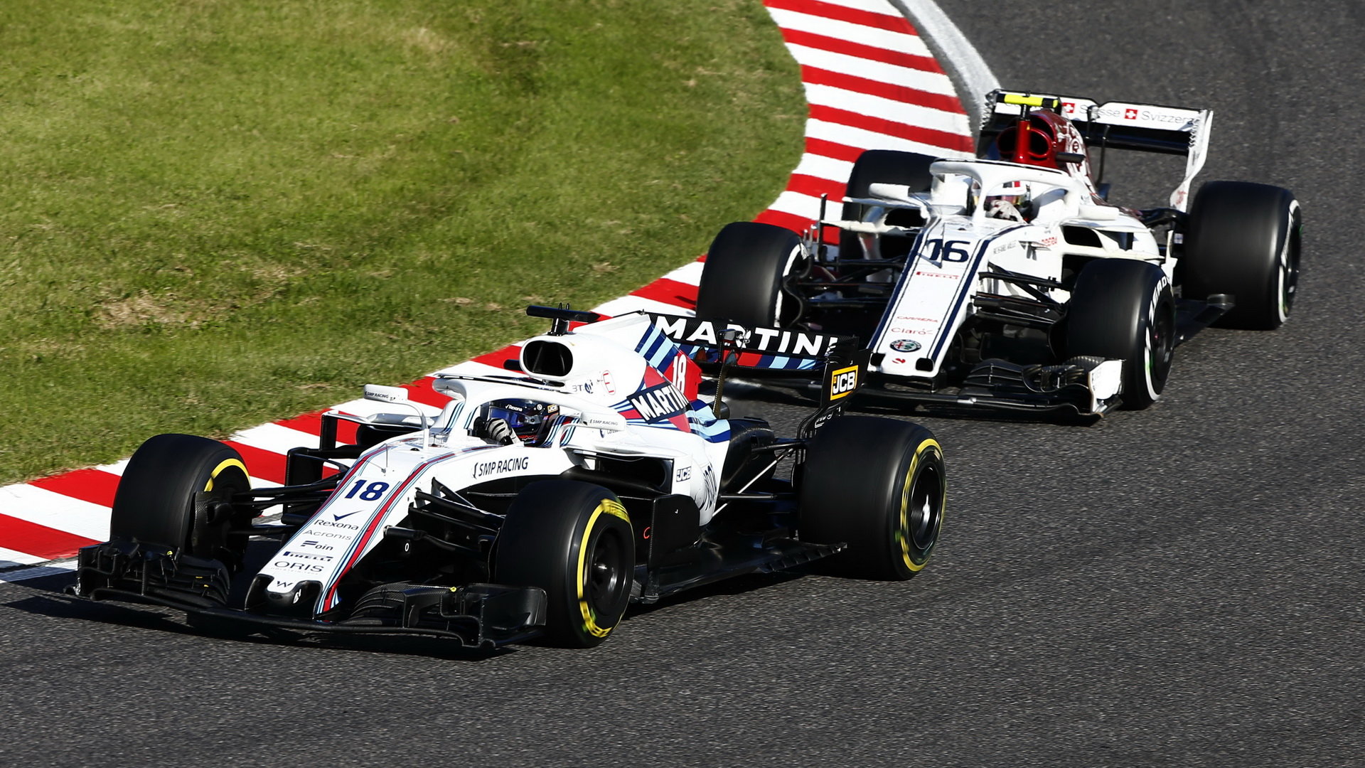 Lance Stroll a Charles Leclerc v závodě v Japonsku