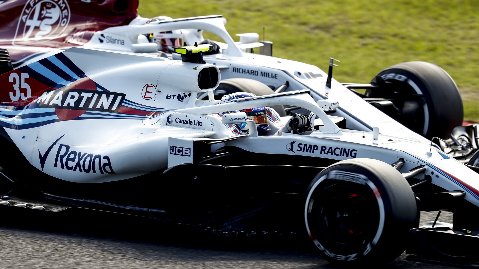 Sergej Sirotkin a Charles Leclerc v závodě v Japonsku