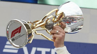 Trofej Valtteriho Bottase po závodě v Rusku