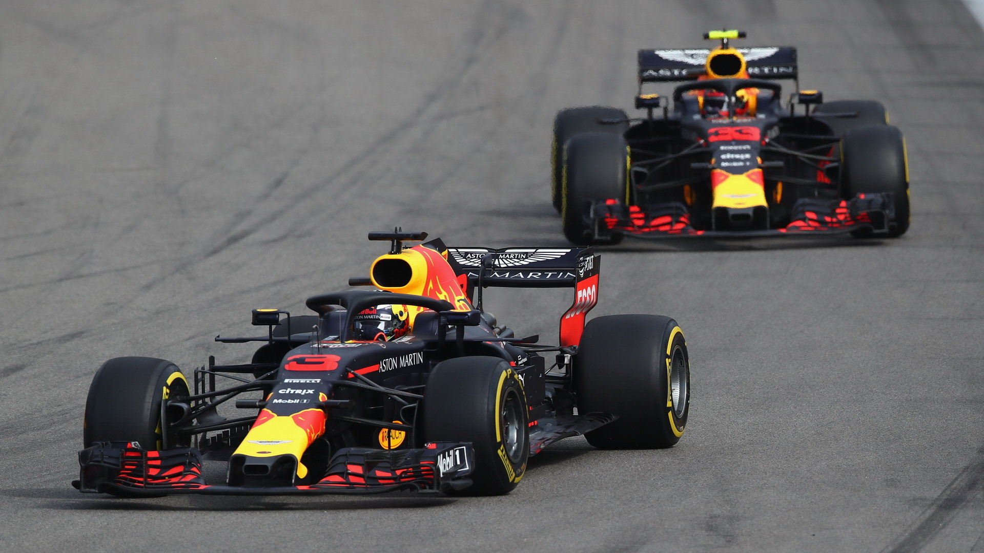 Daniel Ricciardo a Max Verstappen těsně za sebou ve Velké ceně Ruska 2018