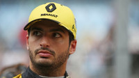 Carlos Sainz u Renaultu končí, místo něj tam bude jezdit Daniel Ricciardo