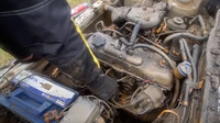 Ze tří automobilů, které v Rusku zakopali na rok pod zem, se u dvou podařilo nastartovat motor