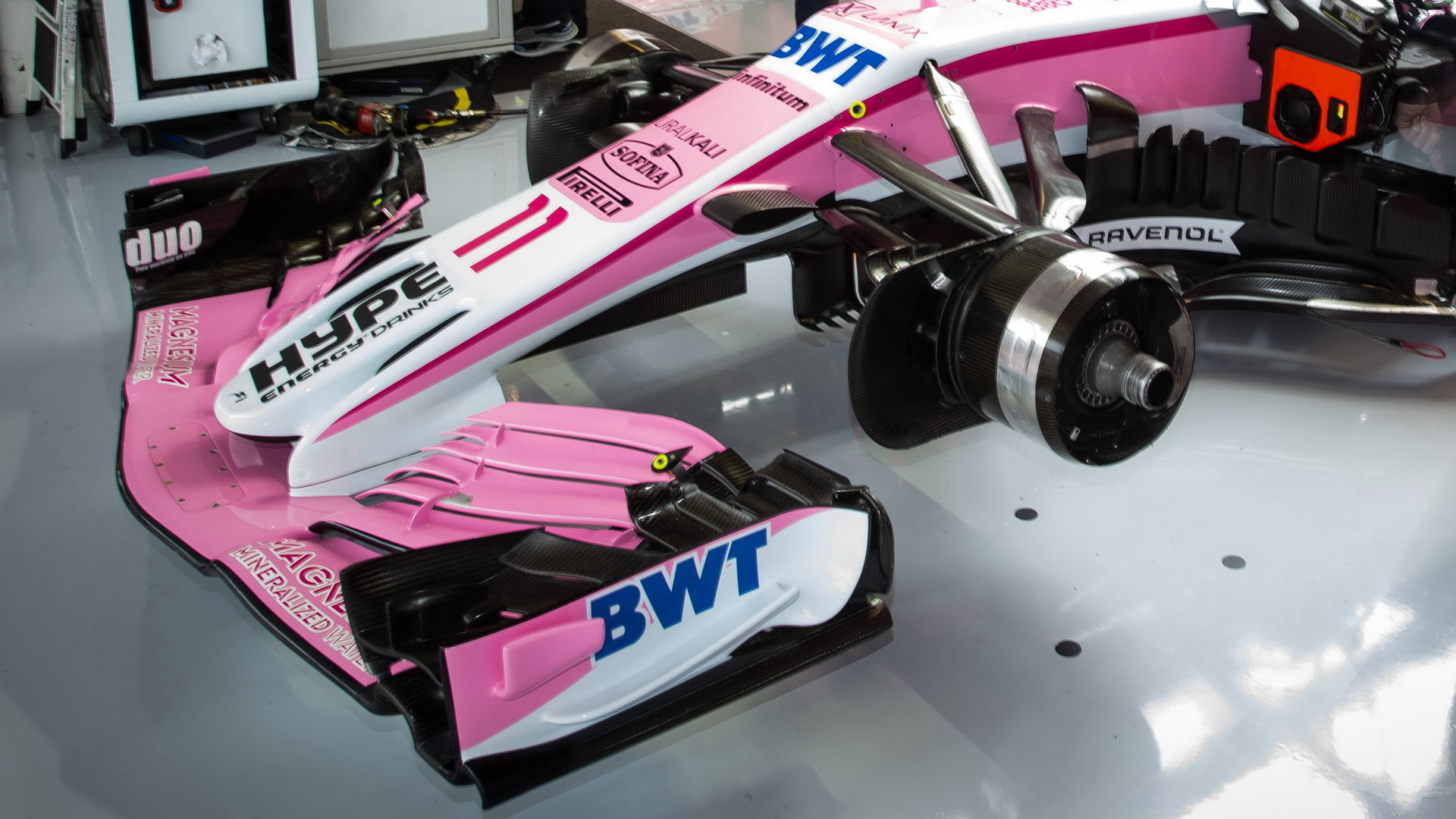 Přední křídlo vozu Force India v tréninku v Austin