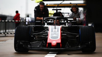 Romain Grosjean při přípravách na velkou cenu v Austinu