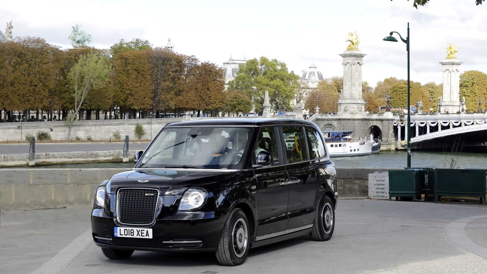 TX eCity taxi během testování v Paříži