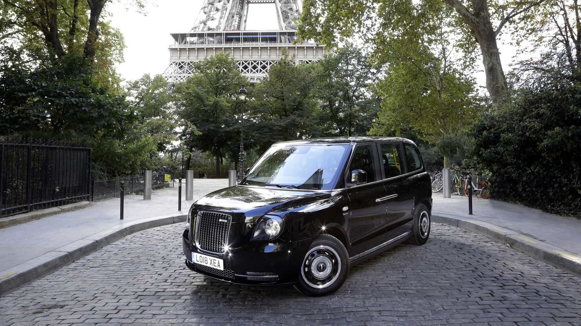 TX eCity taxi během testování v Paříži