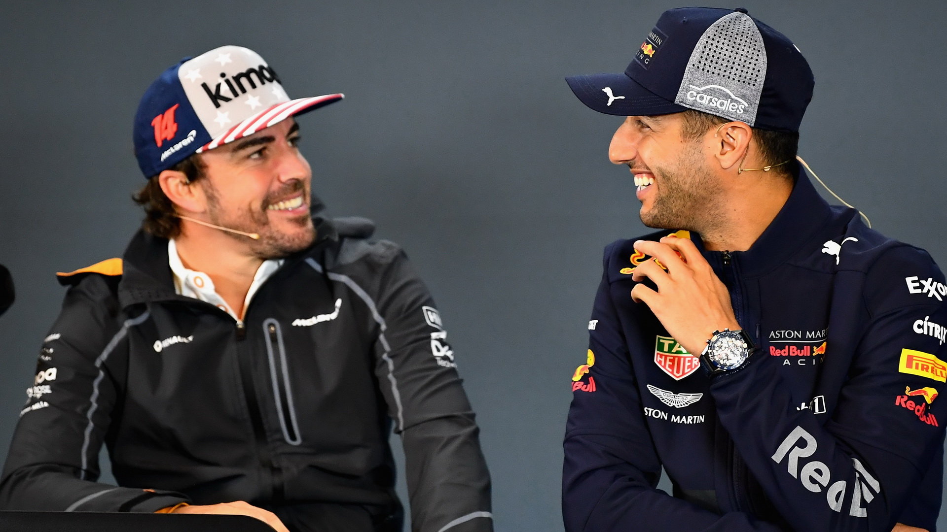 Fernando Alonso a Daniel Ricciardo na tiskovce v Austinu