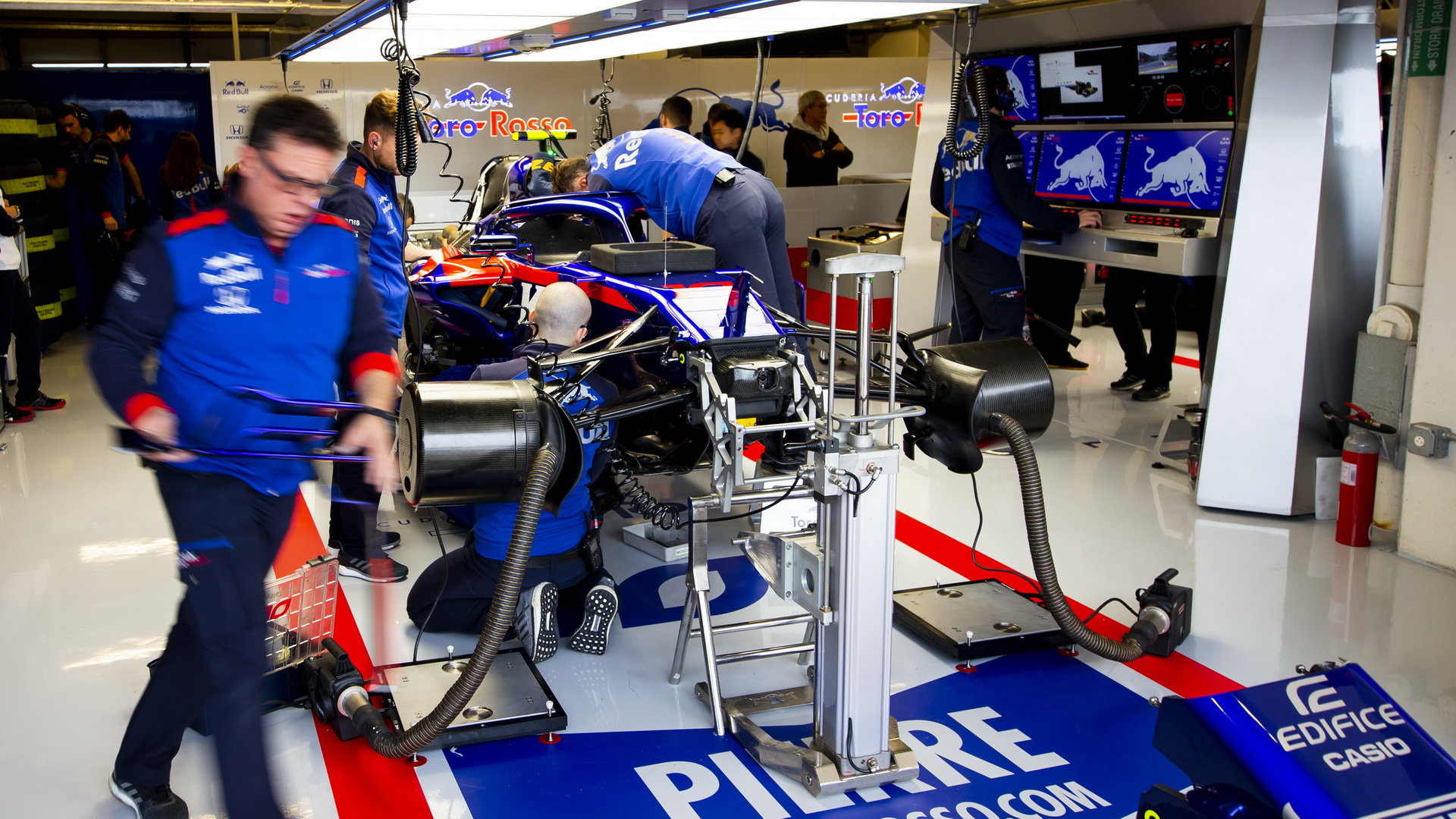 Přípravy týmu Toro Rosso na trénink v Austinu