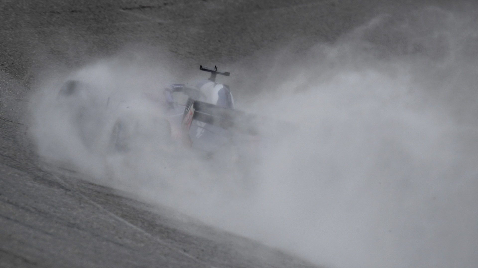 Pravidla FIA zřejmě tolik nepočítají se specifickými okolnostmi na mokré trati