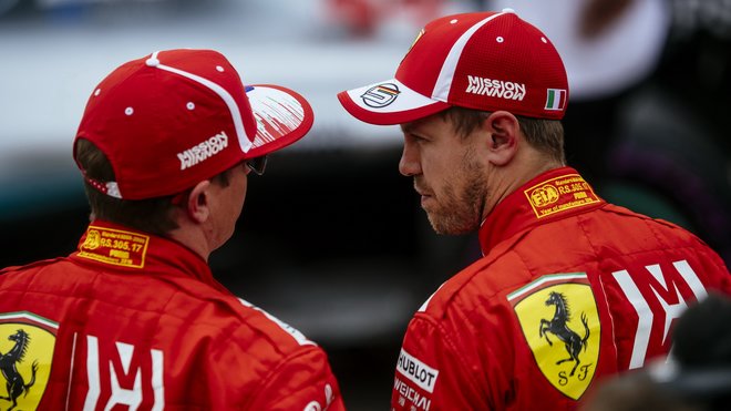 Kimi Räikkönen se Sebastianem Vettelem po kvalifikaci v Austinu