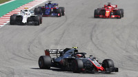 Kevin Magnussen v závodě v Austinu