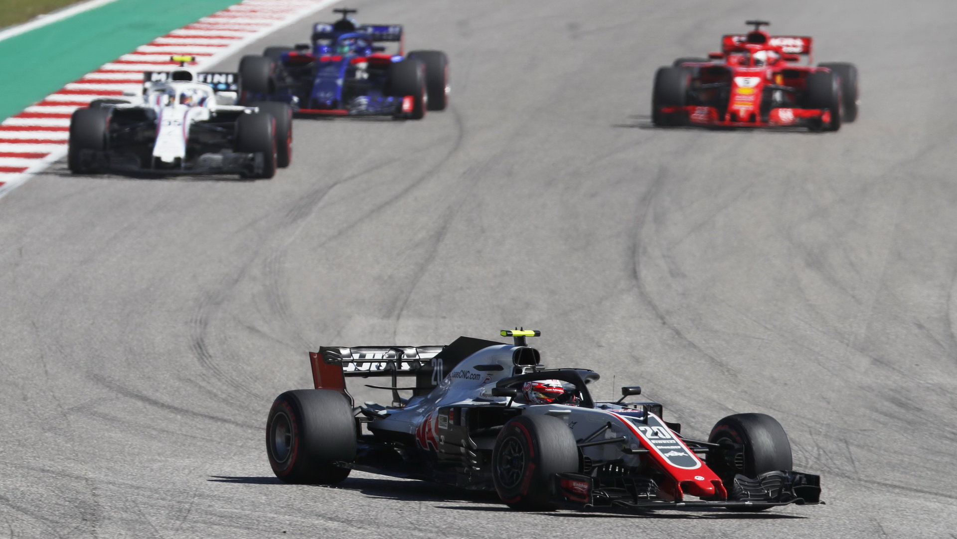 Kevin Magnussen v závodě v Austinu