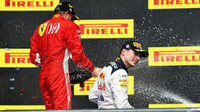 Max Verstappen a Kimi na pódiu po závodě v Austinu