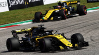 Nico Hülkenberg a Carlos Sainz v závodě v Austinu