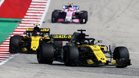 Nico Hülkenberg a Carlos Sainz v závodě v Austinu