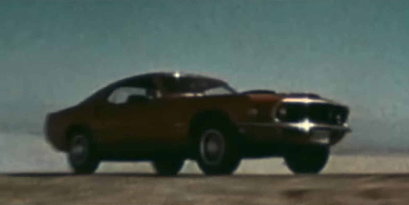 Ford ve svém klipu představil zřejmě první generaci hybridního Mustangu