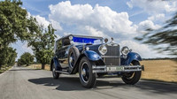 Škoda 860 byl luxusní automobil vyráběný automobilkou Škoda. Vyráběl se od roku 1929. Byly to většinou šestimístné až osmimísté limuzíny ale vyráběly se např. i kabriolety. Motor byl vodou chlazený řadový osmiálec SV o objemu 3380 cm³, měl výkon 44 kW. Maximální rychlost byla 110 km/h. Vůz vážil 1265 – 1850 kg.