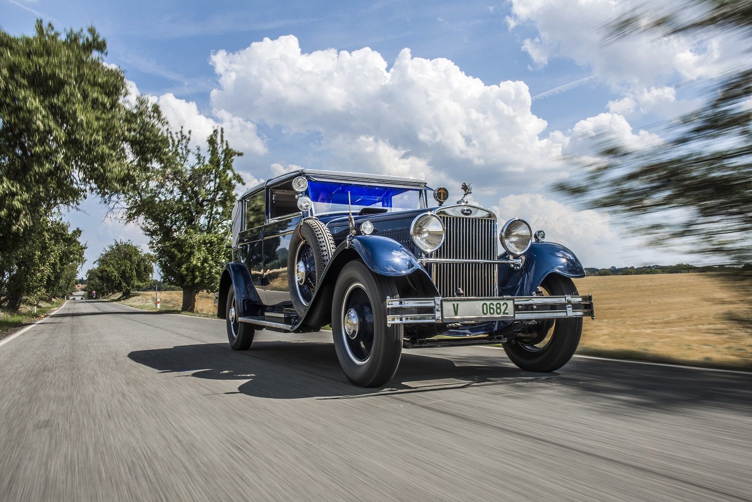Škoda 860 byl luxusní automobil vyráběný automobilkou Škoda. Vyráběl se od roku 1929. Byly to většinou šestimístné až osmimísté limuzíny ale vyráběly se např. i kabriolety. Motor byl vodou chlazený řadový osmiálec SV o objemu 3380 cm³, měl výkon 44 kW. Maximální rychlost byla 110 km/h. Vůz vážil 1265 – 1850 kg.