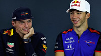 Max Verstappen a Pierre Gasly na čtvrteční tiskovce v Mexiku