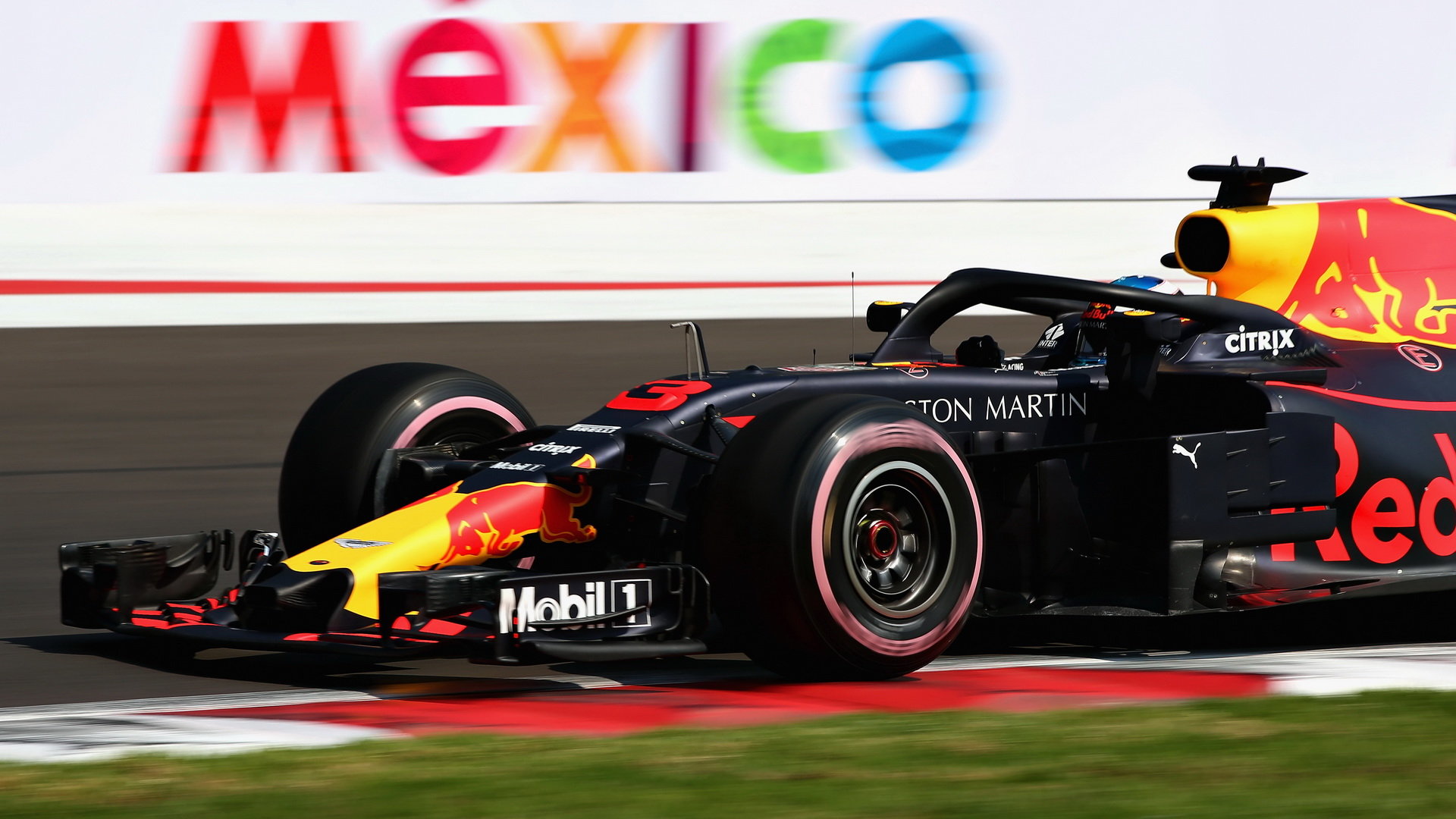 Daniel Ricciardo v tréninku v Mexiku