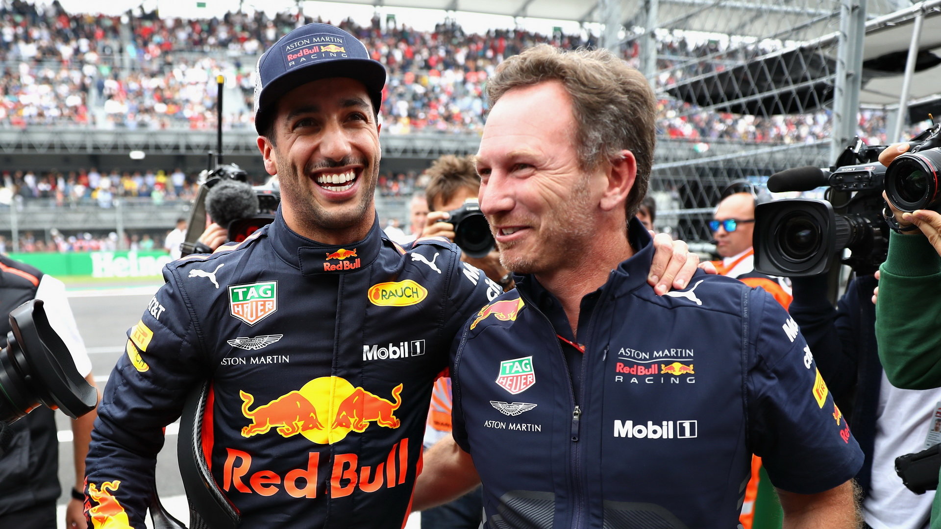 Daniel Ricciardo se raduje z Pole position po kvalifikaci v Mexiku